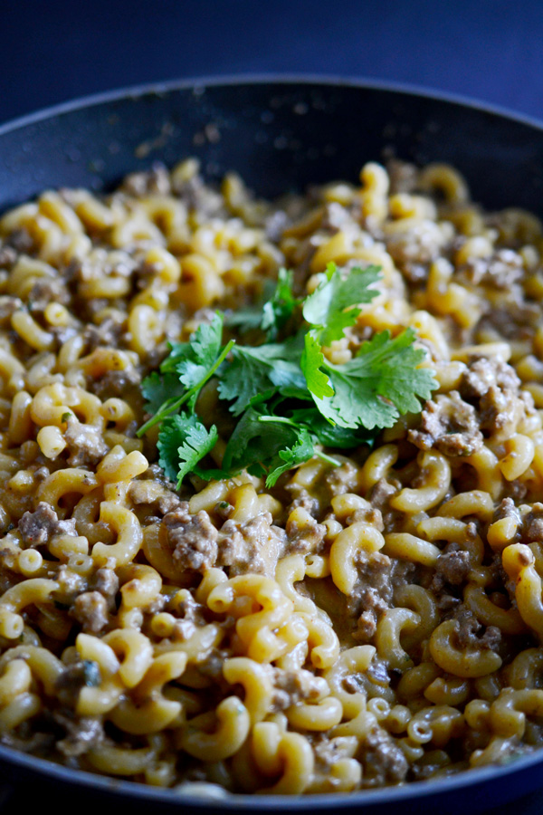 round meal macaroni and beef